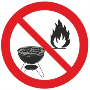 Znak-zakaz-grilowania-rozpalania-ognisk-odblaskowy