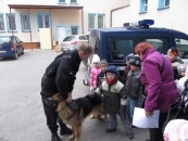 odwiedziny-motylkow-i-krecikow-w-komendzie-policji-20102011